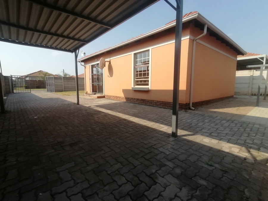 2 Bedroom Property for Sale in Andeon Gauteng