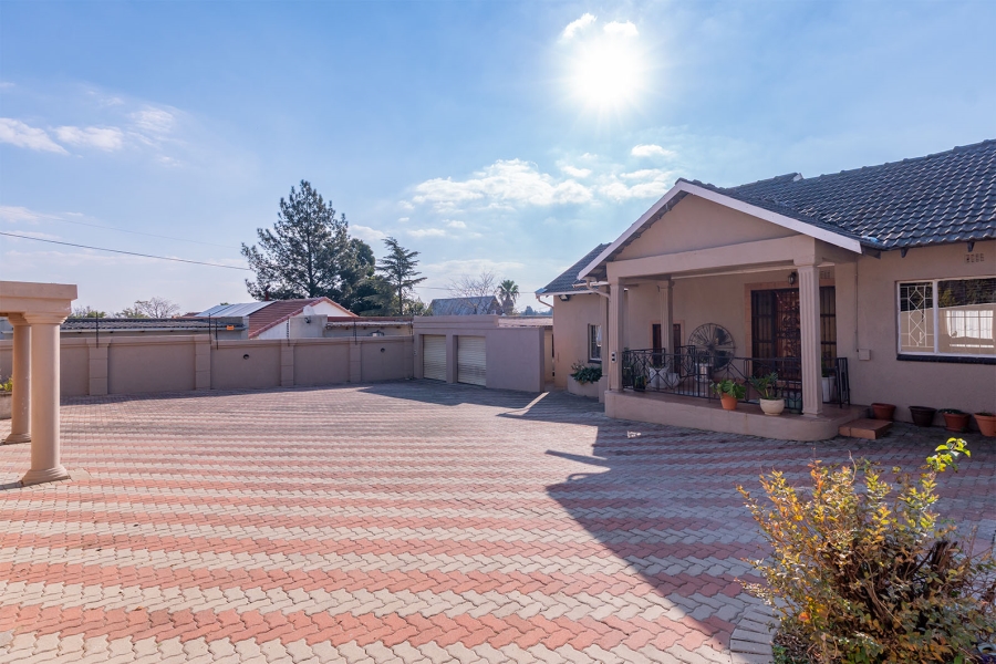 6 Bedroom Property for Sale in Esther Park Gauteng