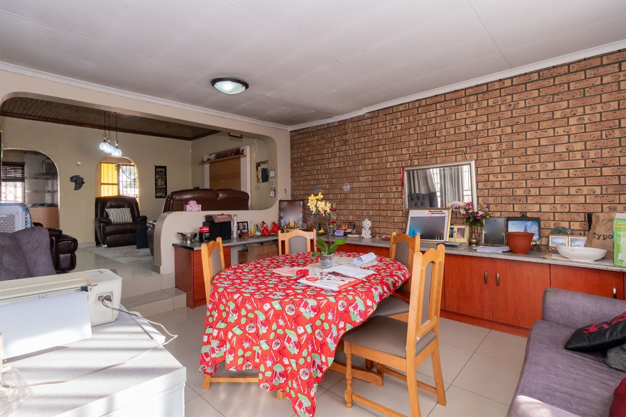 6 Bedroom Property for Sale in Esther Park Gauteng