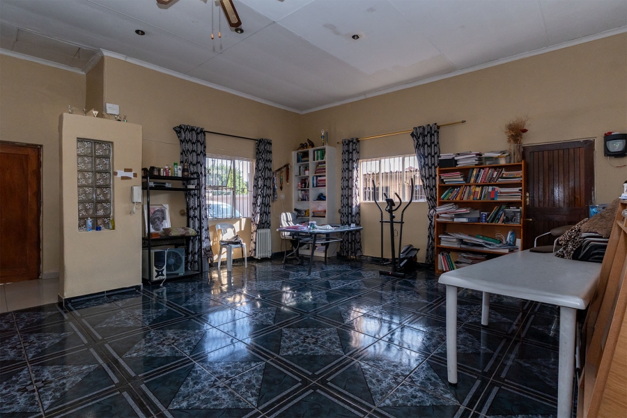 6 Bedroom Property for Sale in Esther Park Gauteng