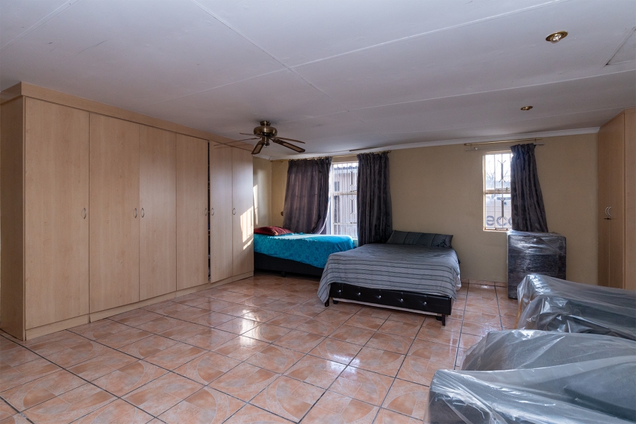 6 Bedroom Property for Sale in Esther Park Gauteng
