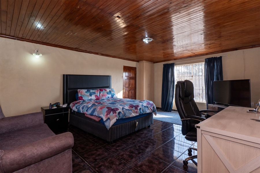6 Bedroom Property for Sale in Esther Park Gauteng