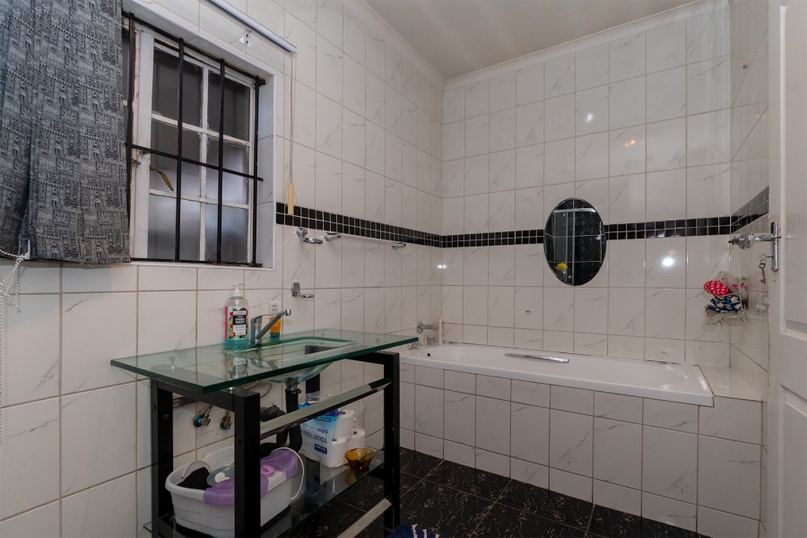 6 Bedroom Property for Sale in Esther Park Gauteng