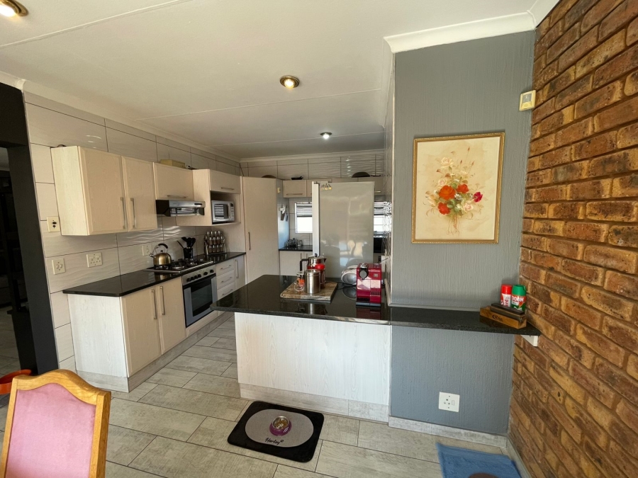 3 Bedroom Property for Sale in Sunward Park Gauteng