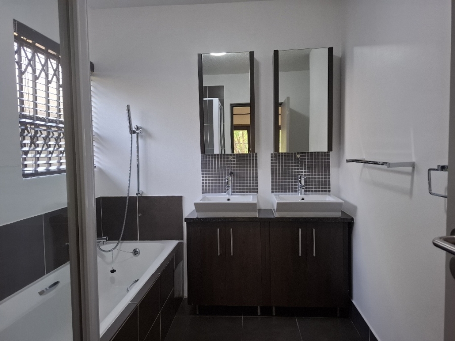 To Let 3 Bedroom Property for Rent in Fourways Gauteng