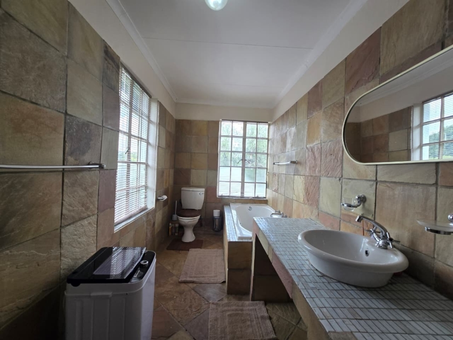5 Bedroom Property for Sale in Drumblade A H Gauteng