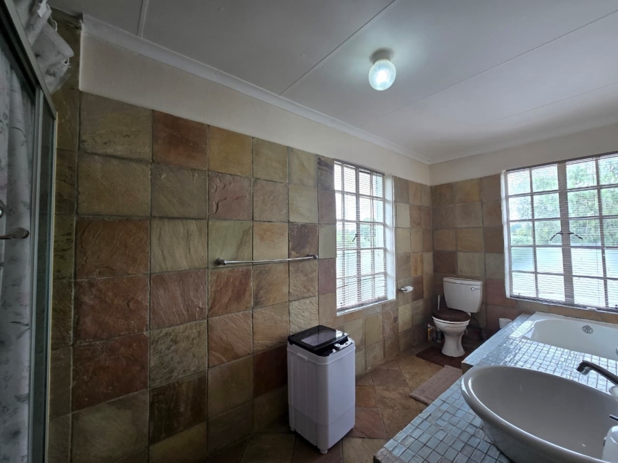5 Bedroom Property for Sale in Drumblade A H Gauteng