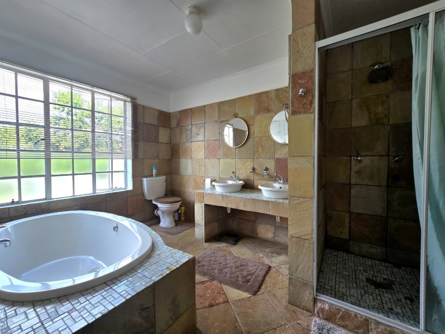 5 Bedroom Property for Sale in Drumblade A H Gauteng