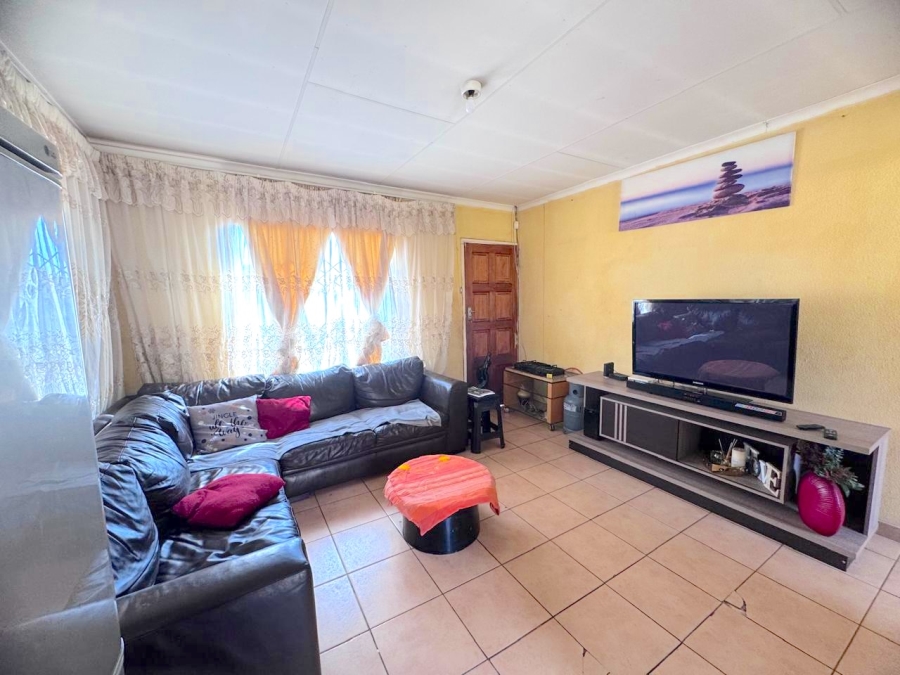 2 Bedroom Property for Sale in Dawn Park Gauteng