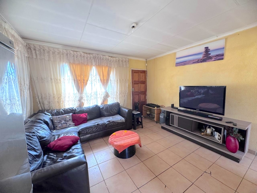 2 Bedroom Property for Sale in Dawn Park Gauteng