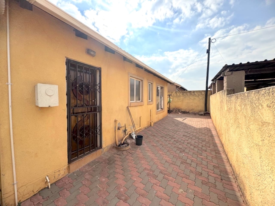 2 Bedroom Property for Sale in Dawn Park Gauteng