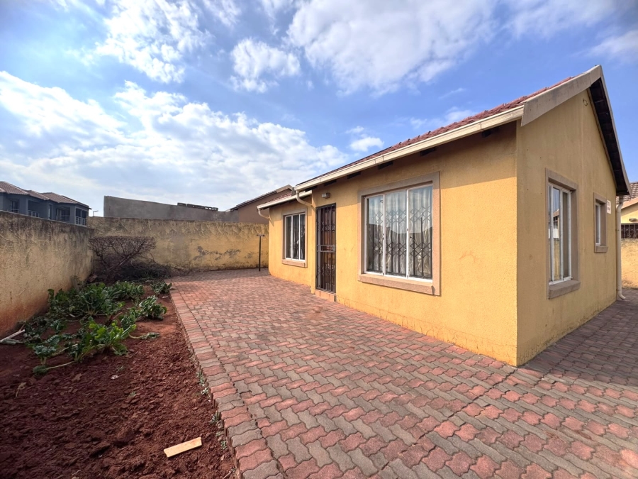 2 Bedroom Property for Sale in Dawn Park Gauteng