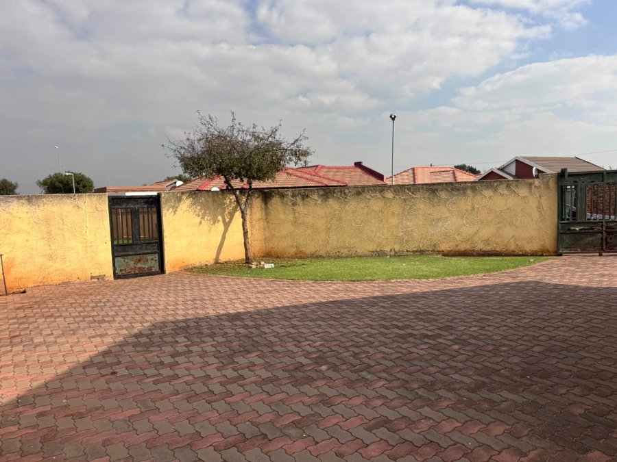 2 Bedroom Property for Sale in Dawn Park Gauteng