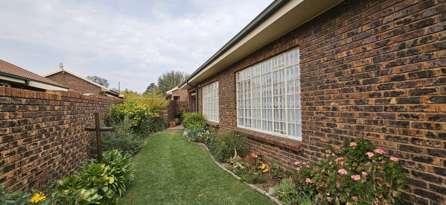 2 Bedroom Property for Sale in Three Rivers East Gauteng