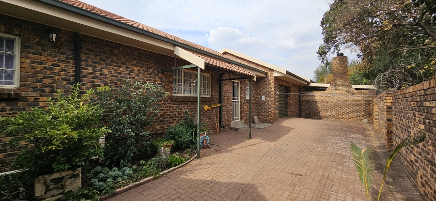 2 Bedroom Property for Sale in Three Rivers East Gauteng