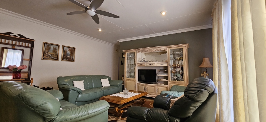 2 Bedroom Property for Sale in Three Rivers East Gauteng