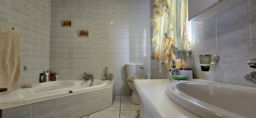 2 Bedroom Property for Sale in Three Rivers East Gauteng