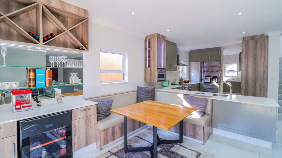 To Let 4 Bedroom Property for Rent in Craigavon Gauteng
