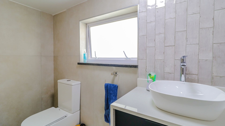 To Let 4 Bedroom Property for Rent in Craigavon Gauteng