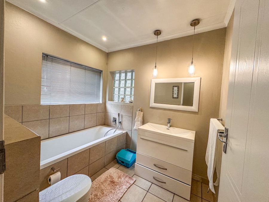 2 Bedroom Property for Sale in Silver Lakes Golf Estate Gauteng