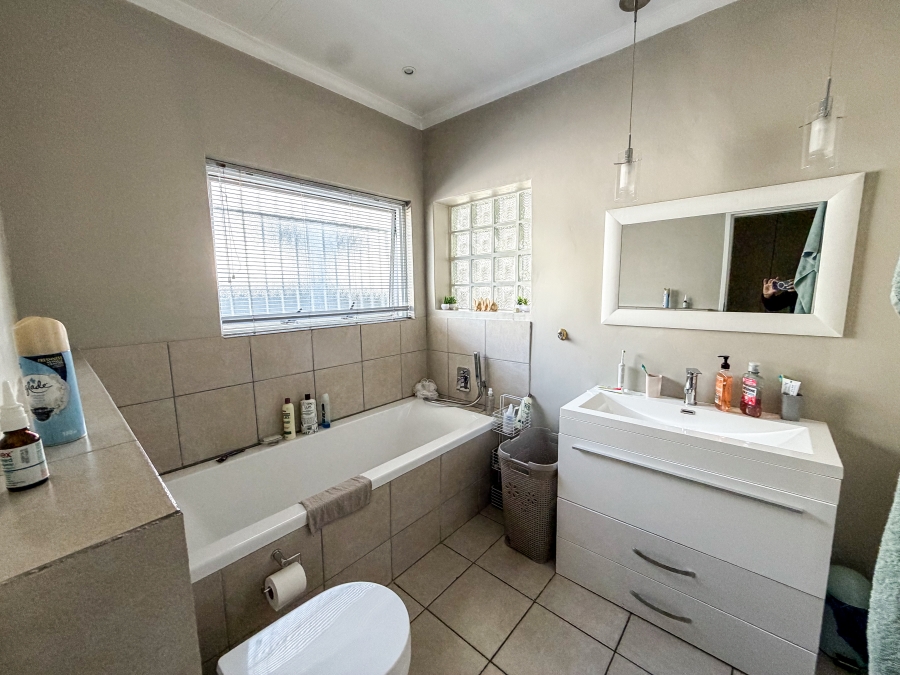 2 Bedroom Property for Sale in Silver Lakes Golf Estate Gauteng