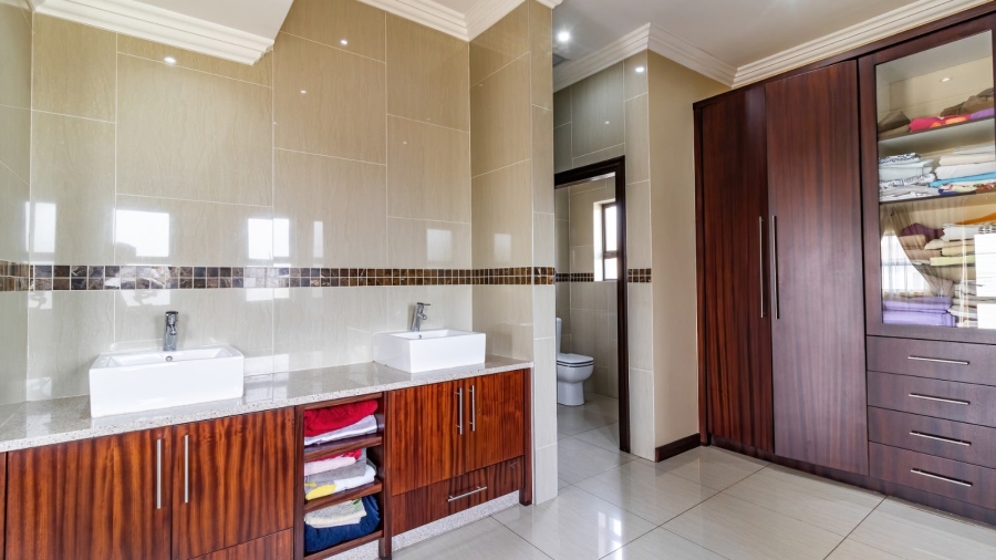 5 Bedroom Property for Sale in Aspen Hills Gauteng