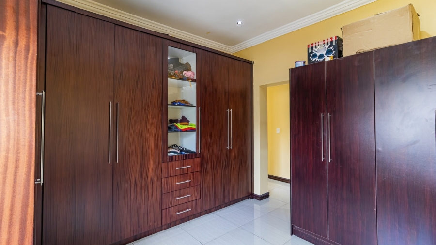 5 Bedroom Property for Sale in Aspen Hills Gauteng