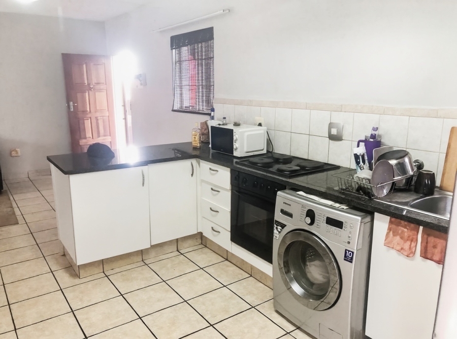 To Let 2 Bedroom Property for Rent in Noordhang Gauteng