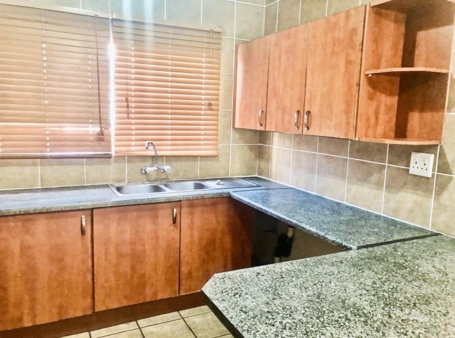 To Let 2 Bedroom Property for Rent in Sunninghill Gauteng
