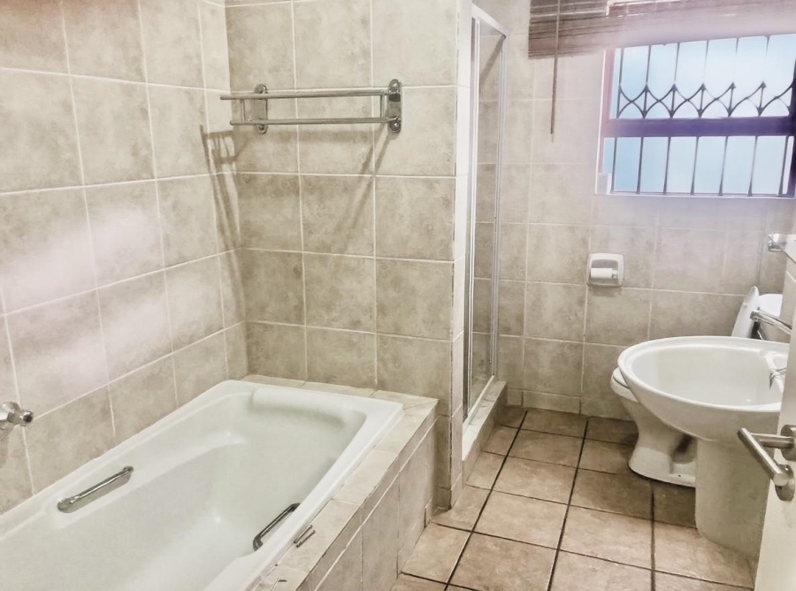 To Let 2 Bedroom Property for Rent in Sunninghill Gauteng