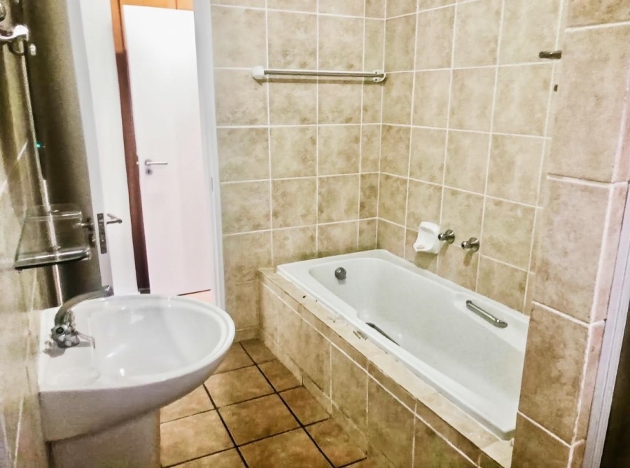 To Let 2 Bedroom Property for Rent in Sunninghill Gauteng