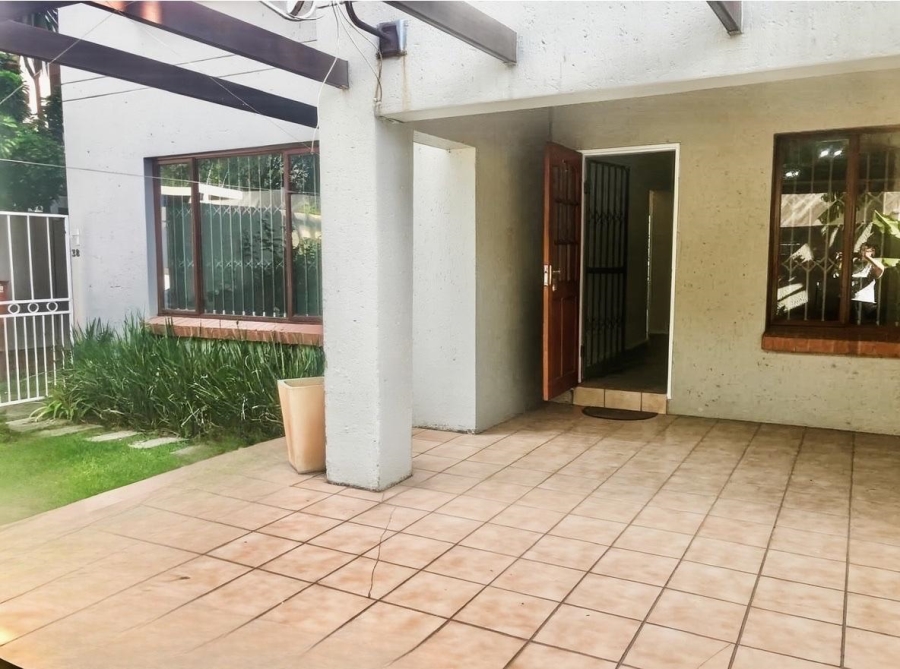 To Let 2 Bedroom Property for Rent in Sunninghill Gauteng