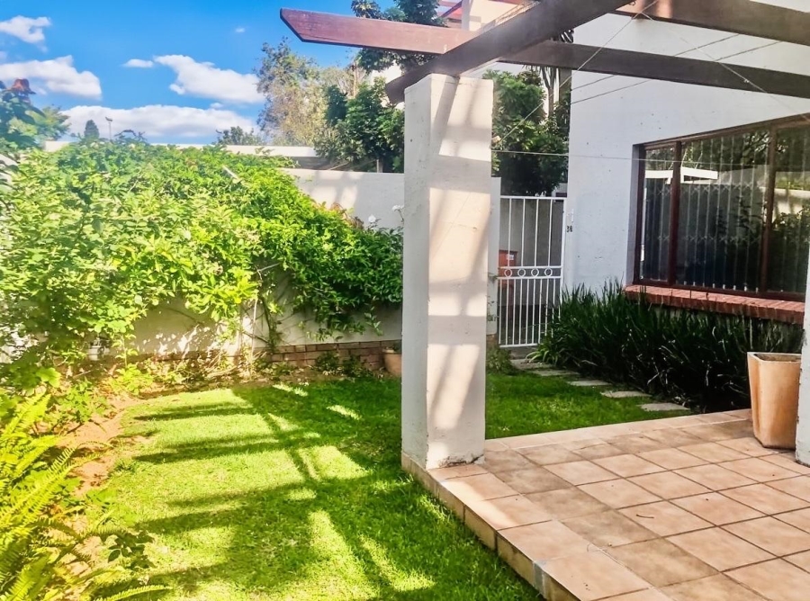 To Let 2 Bedroom Property for Rent in Sunninghill Gauteng