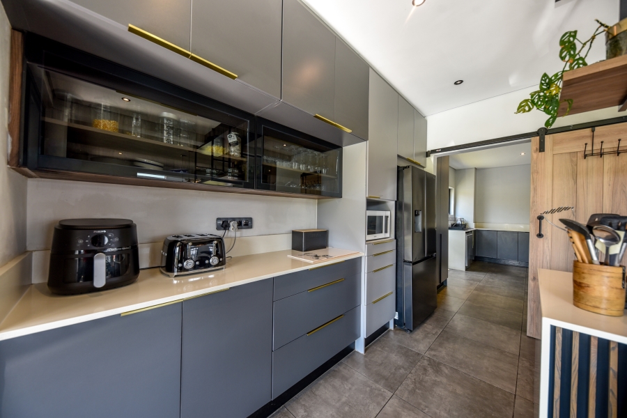 5 Bedroom Property for Sale in Waterlake Farm Lifestyle Estate Gauteng