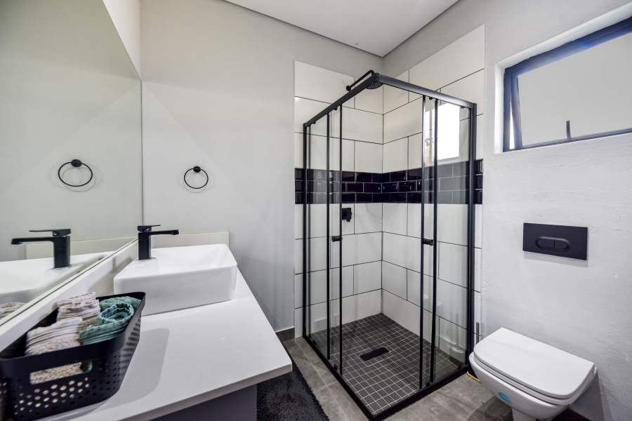 5 Bedroom Property for Sale in Waterlake Farm Lifestyle Estate Gauteng