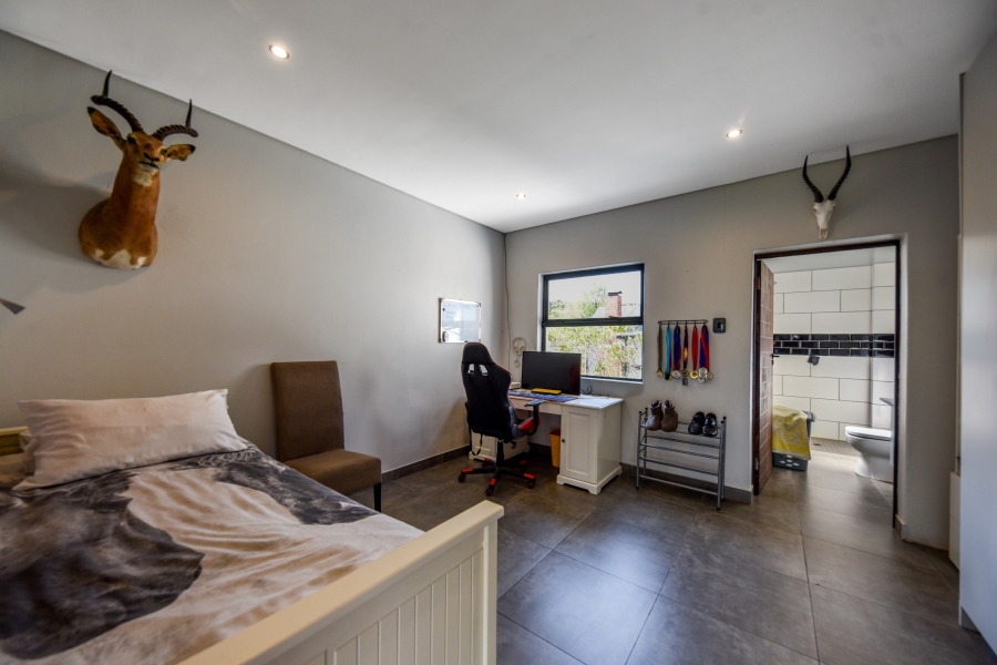 5 Bedroom Property for Sale in Waterlake Farm Lifestyle Estate Gauteng