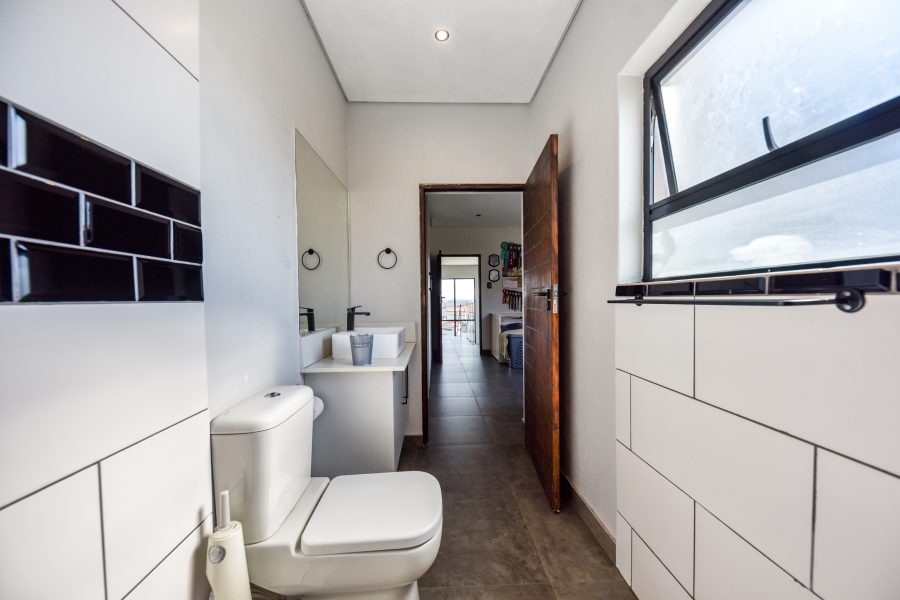 5 Bedroom Property for Sale in Waterlake Farm Lifestyle Estate Gauteng