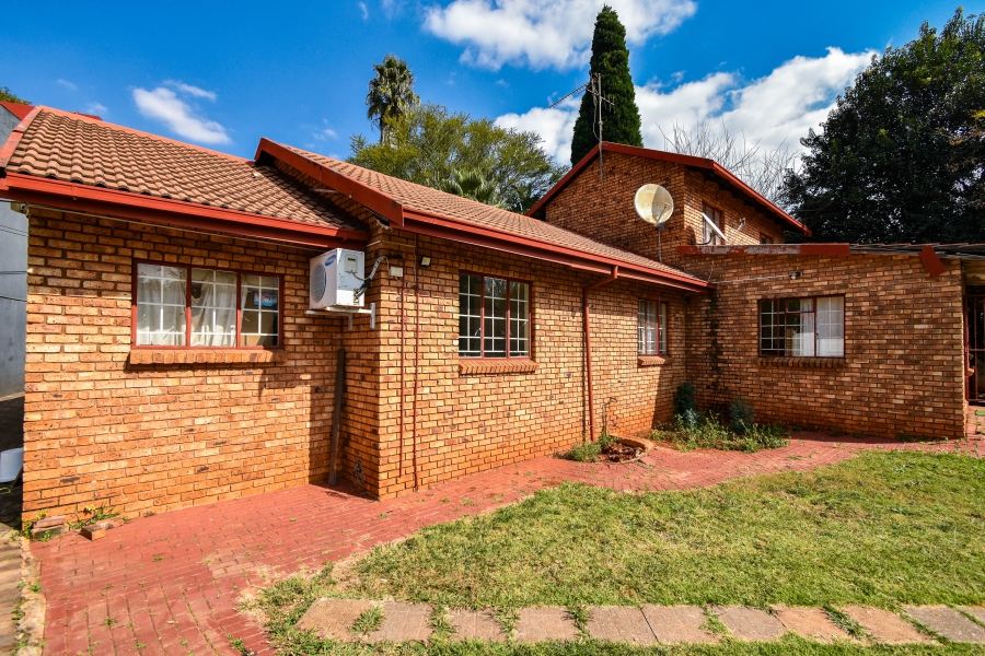 5 Bedroom Property for Sale in Garsfontein Gauteng