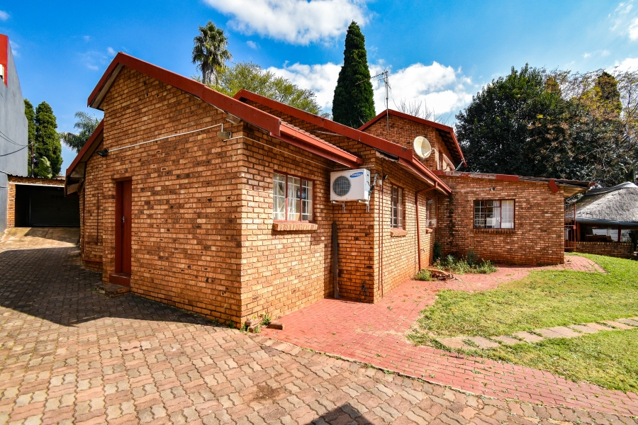 5 Bedroom Property for Sale in Garsfontein Gauteng