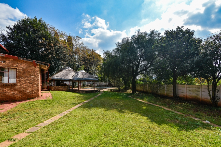 5 Bedroom Property for Sale in Garsfontein Gauteng