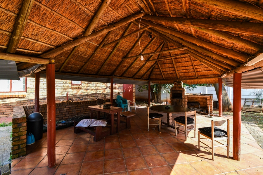 5 Bedroom Property for Sale in Garsfontein Gauteng