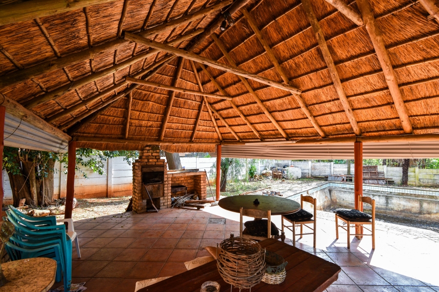 5 Bedroom Property for Sale in Garsfontein Gauteng