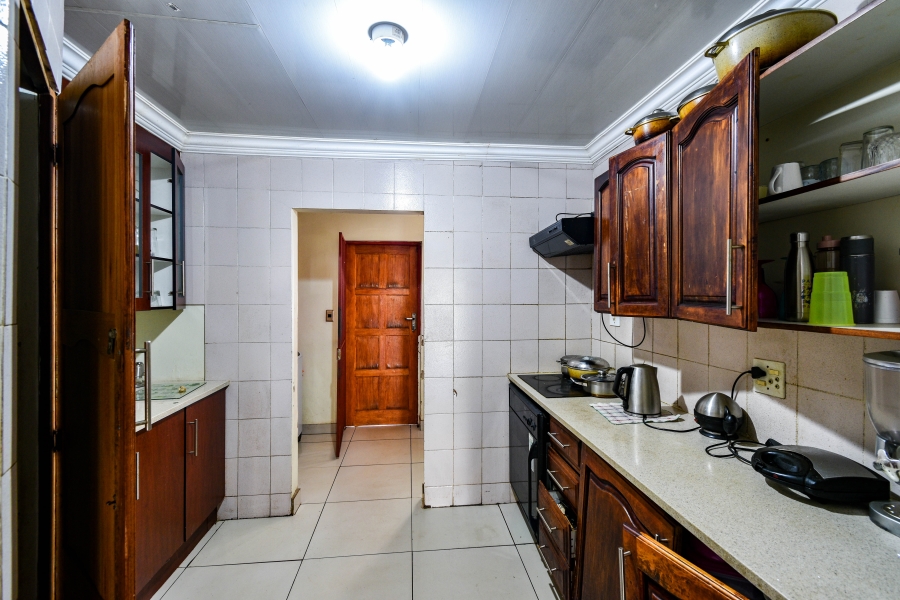 5 Bedroom Property for Sale in Garsfontein Gauteng