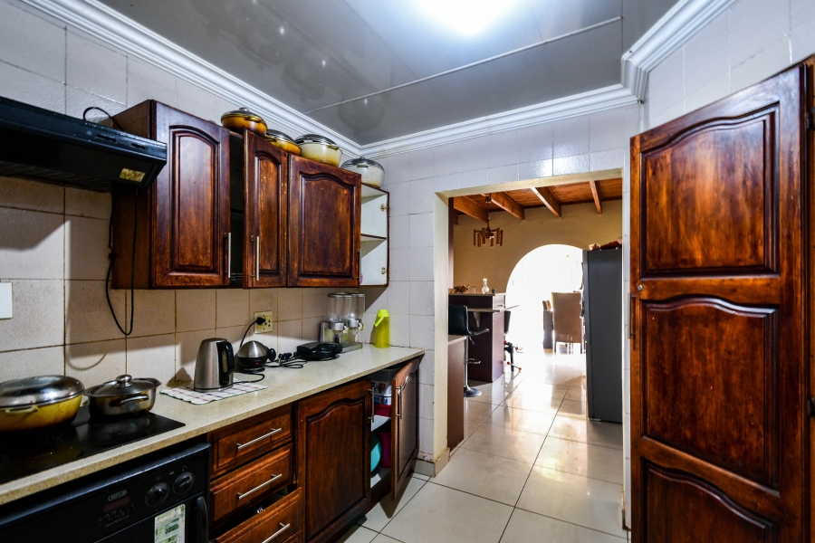 5 Bedroom Property for Sale in Garsfontein Gauteng