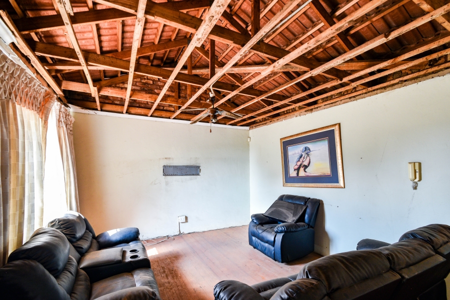 5 Bedroom Property for Sale in Garsfontein Gauteng