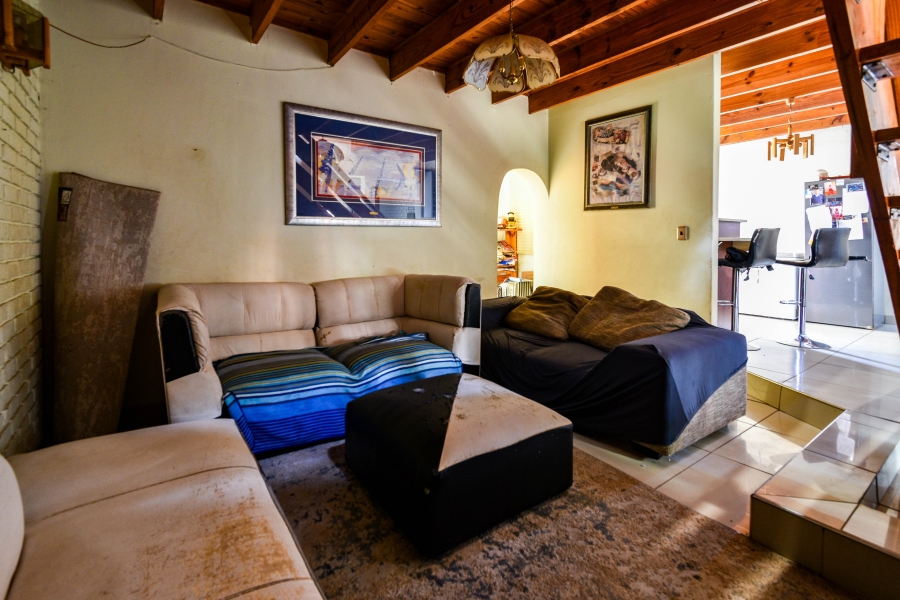 5 Bedroom Property for Sale in Garsfontein Gauteng