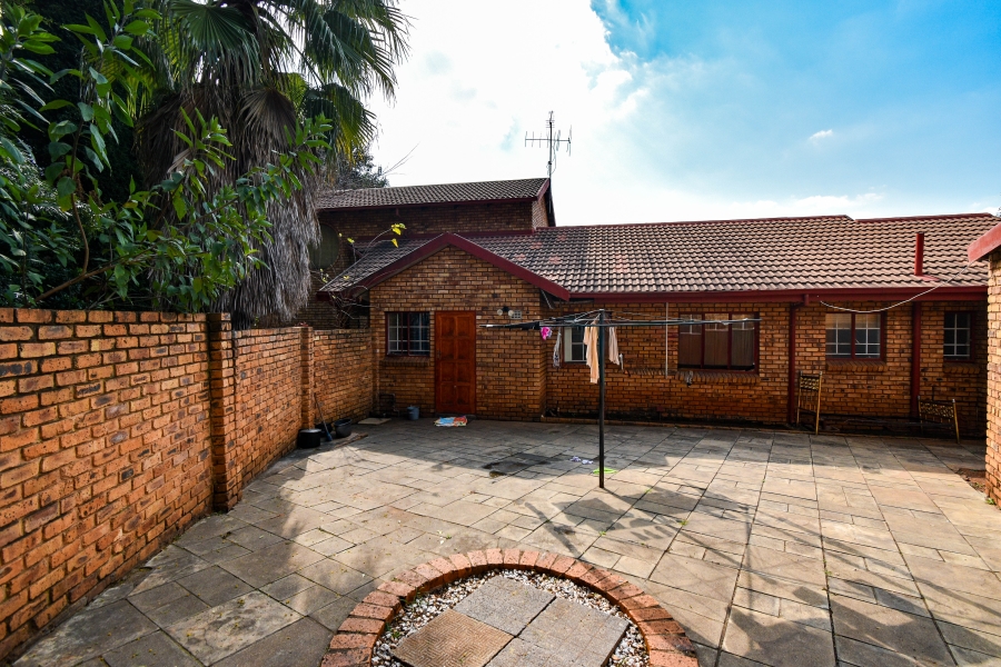 5 Bedroom Property for Sale in Garsfontein Gauteng