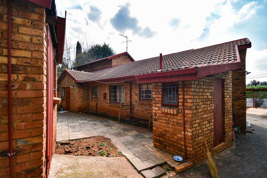 5 Bedroom Property for Sale in Garsfontein Gauteng