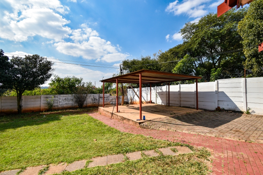 5 Bedroom Property for Sale in Garsfontein Gauteng