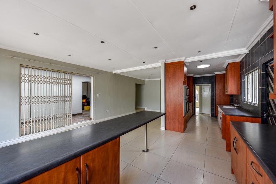4 Bedroom Property for Sale in Garsfontein Gauteng